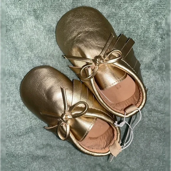 Old Navy Girl Gold Moccasins - Picture 3 of 3